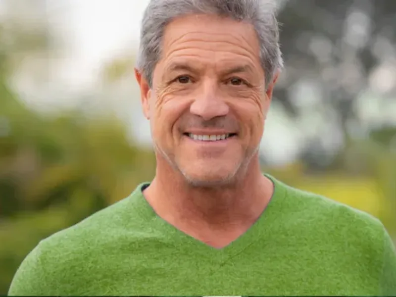 Portrait of John Assaraf, founder and CEO of NeuroGym